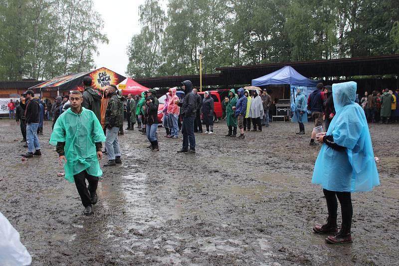 Od čtvrtka do soboty probíhal ve Vyšních Lhotách v podhůří Beskyd hudební festival Kamenité Open 2017. Největší hvězdou byla slovenská kapela Ravenclow, s níž vystoupil legendární Kai Hansen, lídr kapely Gamma Ray.