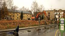 Demolice domu v ulici Obránců míru v Havířově-Šumbarku. 