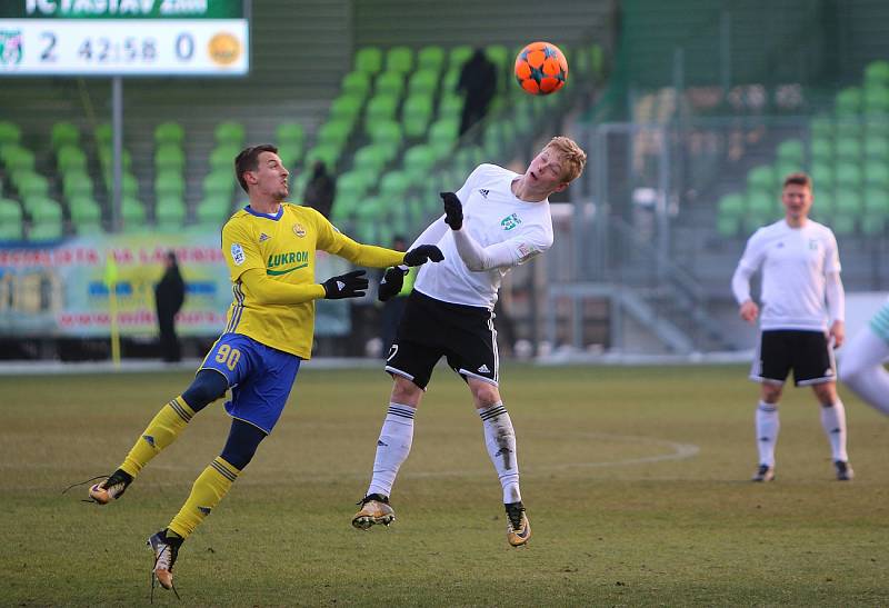 Karviná (v bílém) zdolal Zlín vysoko 4:0.