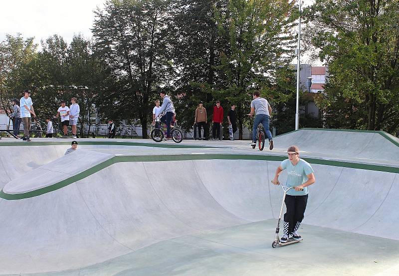 Multifunkční sportoviště u Obchodní akademie Karviná, září 2021.