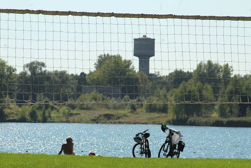 Bohumín-Šunychl. Klidná městská část, kde se rozkládá i Kališovo jezero, centrum letní příměstské rekreace. Pláž u Kališova jezera.