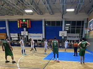 Basketbalisté Sokola Karviná v dalším dvoukole II. ligy v Ostravě podlehli Hladnovu 84:90, pak si spravili náladu na Ostravské univerzitě. Porazili ji 91:64 a v tabulce skupiny C jsou třetí.