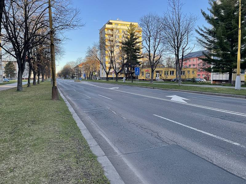 Na Národní třídě bude místo dvou jízdních pruhů na každé straně pouze jeden. Přibude 80 šikmých parkovacích míst.