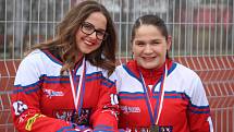 Slavnostnímu otevření byly přítomny i Tereza Palová a Kateřina Němcová, mistryně světa a odchovankyně místního hokejbalu.