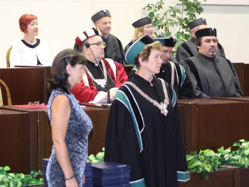 Promoce na Obchodně-podnikatelské fakultě Slezské univerzity v Karviné. 