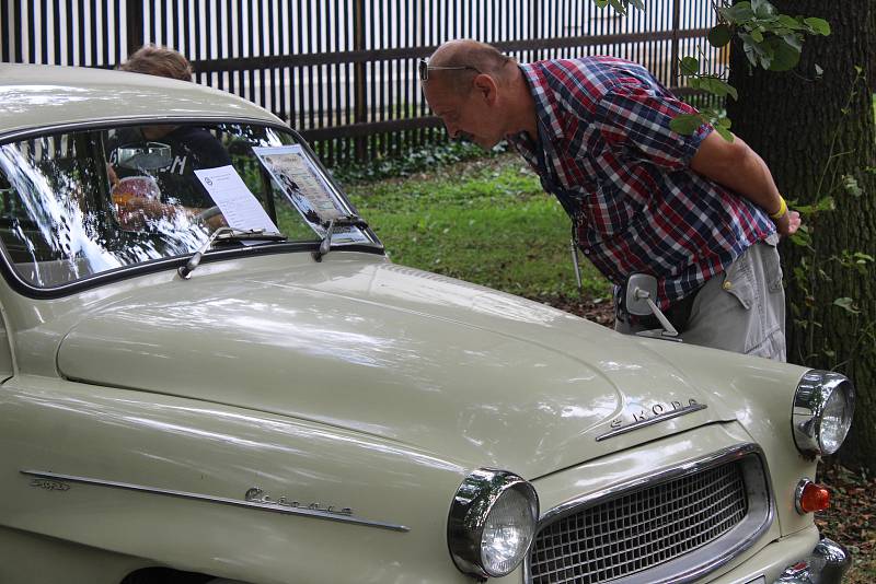 Do Bohumína se 3. srpna 2019 sjelo na 122 historických vozů na setkání řidičů starých aut a motocyklů, které pořádal Veteran car club Ostrava.