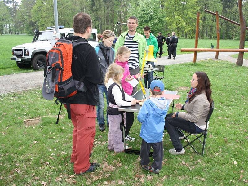 Už pošesté se rodinné týmy vypravily do parku Boženy Němcové a Lázeňského parku v Karviné, aby čelily Nástrahám velkoměsta.