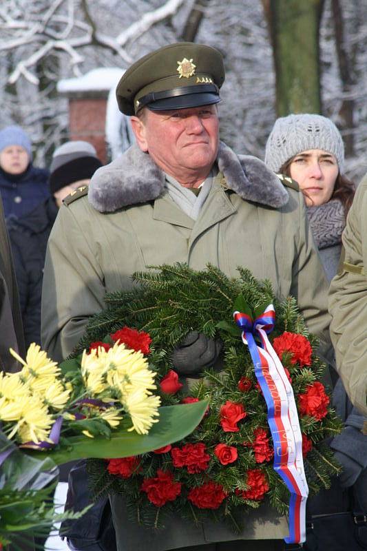 Devadesát šest let od konce tzv. Sedmidenní války si v sobotu dopoledne v Orlové připomněli zástupci Československé obce legionářské, České a slovenské obce dělostřelecké a České obce sokolské, pracovníci Muzea Těšínska, místní politici i veřejnost.