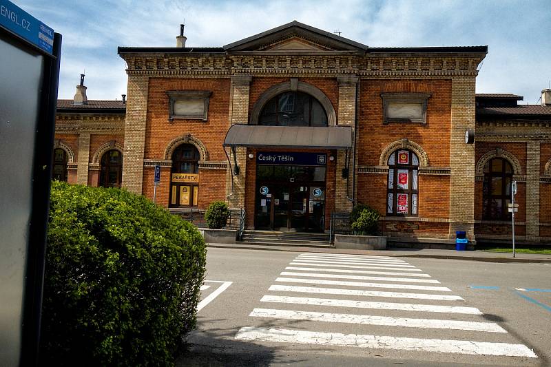 Fotoprocházka za českotěšínskou historickou architekturou, která pamatuje dějiny.