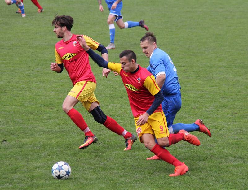 Havířovští fotbalisté (v modrém) zdolali Frýdlant rozdílem dvou branek.