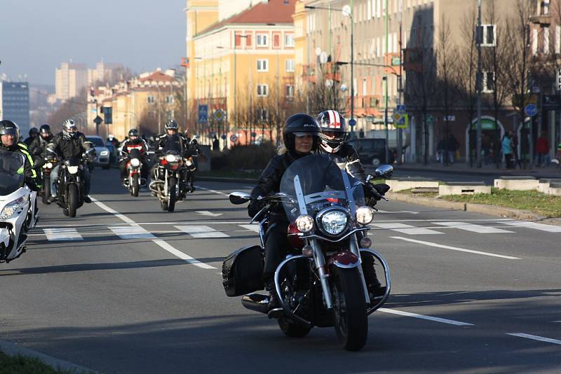 Vánoční vyjížďka motorkářů v Havířově. 