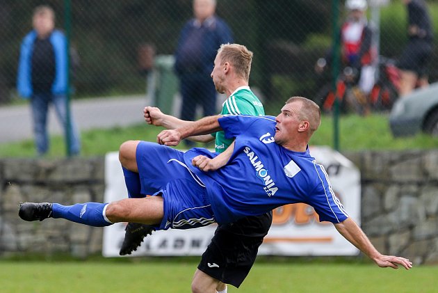 Lokomotiva Petrovice (v modrém) uhrála v Čeladné jen remízu.