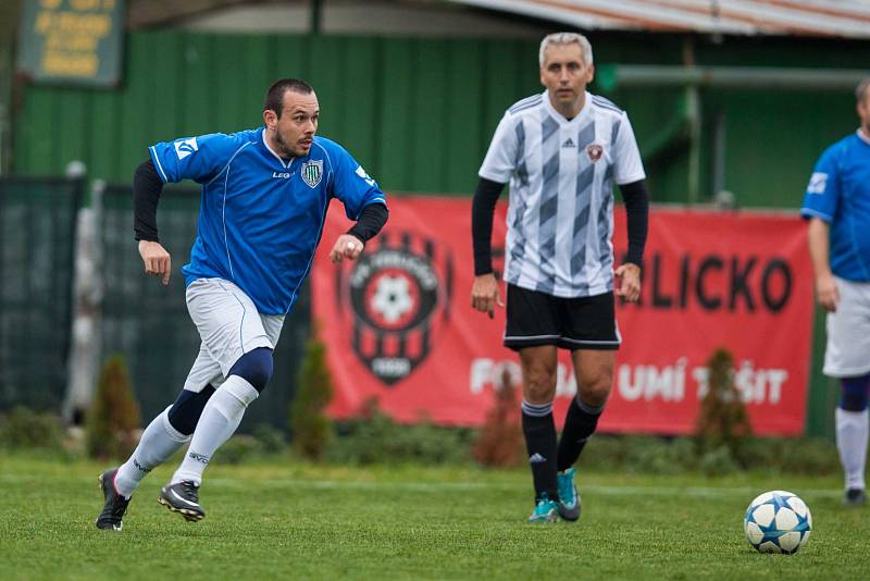 Duel mezi Těrlickem a Slovanem Havířov (v modrém).