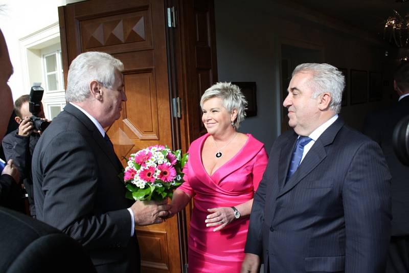 Prezident Zeman při návštěvě Petrovic a setkání s tamními občany. 