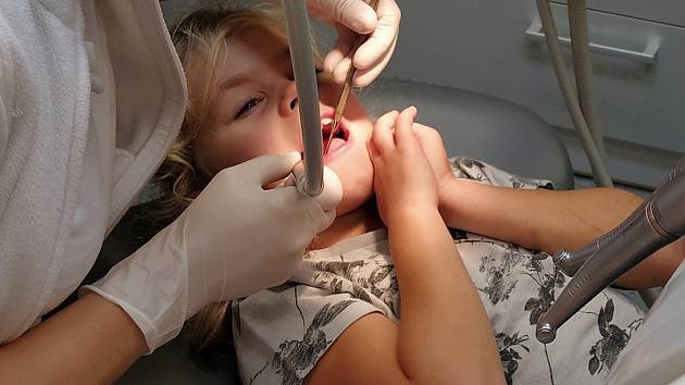 Zpráva o novém zubaři zvedla Bohumíňáky ze židle. Nechtějí čekat do doby, než bude spuštěna registrace. Na vlastní pěst se proto zkouší dostat do péče nového stomatologa už teď.