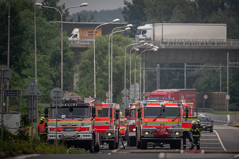 Na benzinové čerpací stanici hořel plyn, který unikal z nádrží na LPG.