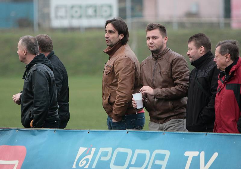 Karvinští fotbalisté (v bílém) porazili Ústí nad Labem.