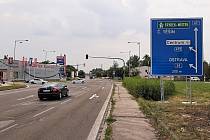 V Karviné byl v pondělí 17. července zprovozněn jihozápadní obchvat města. Snímek z ulice Nádražní.