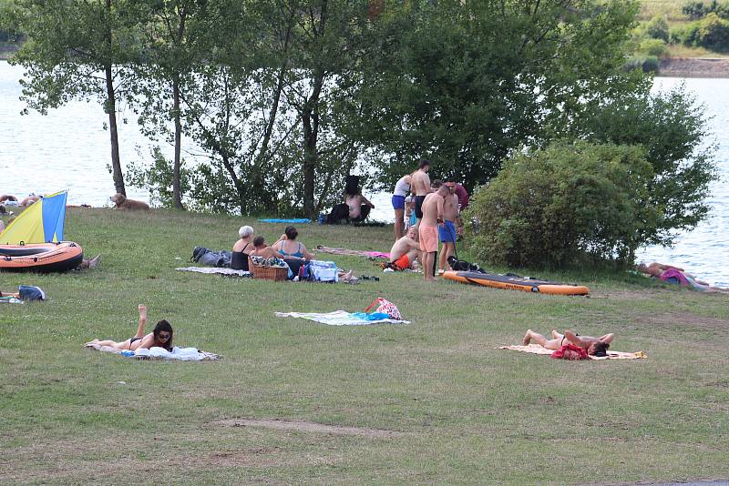 U Vrbického jezera vyrostlo nové molo a přístaviště, kde bude fungovat půjčovna loděk.