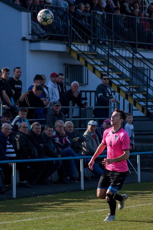 Okresní derby v divizi. Dětmarovice (v bílém) porazily Havířov 1:0.