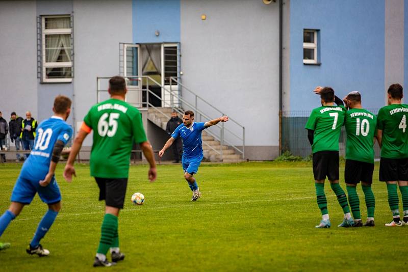 Zápas 12. kola I.A třídy, skupiny B, Horní Suchá - Čeladná 8:1. Kromě výhry byly po utkání důvodem k oslavě i 55. narozeniny jednoho z domácích trenérů Zdeňka Menouška.