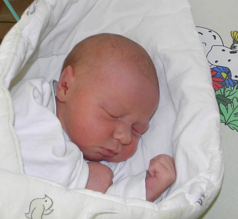Mateo Hrk se narodil 22. října paní Elišce Hrkové z Karviné. Po porodu miminko vážilo 3300 g a měřilo 49 cm.