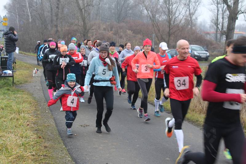 Pátý ročník amatérského běhu Od mostu k mostu mezi Koukolnou a Darkovem, Karviná 13. prosince 2020.