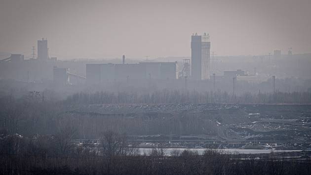 Důl Darkov, 22. února 2021 na Karvinsku. V pozadí důl ČSM Stonava.