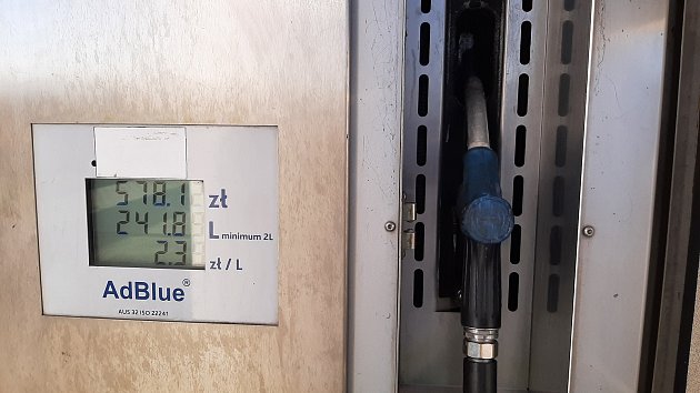 Aditivum adBlue do moderních dieslových motorů kupují Češi ze Slezska na čerpacích stanicích v Polsku. V okolí Těšína zásoby mají.