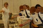 Policisté darovali krev