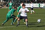 Karvinští fotbalisté (v zeleném) porazili doma v jednom ze dvou magnetů kola Dětmarovice 2:0.