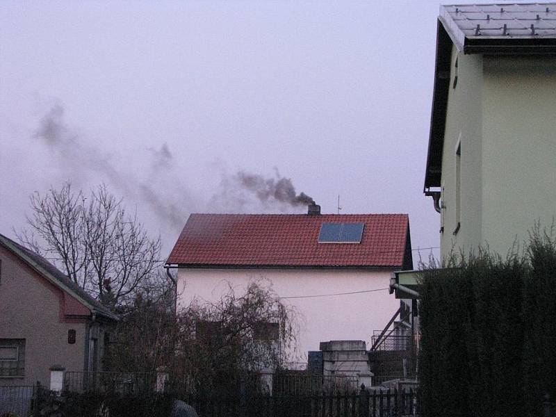 Obyvatelé Věřňovic, nejvíce zaprášené obce v zemi, si vzduch zamořují sami.