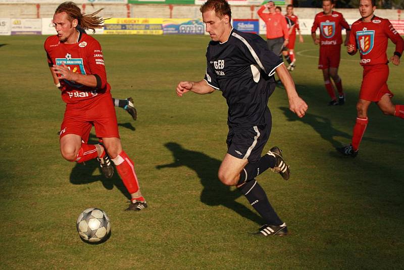 V duelu nováčků přeboru porazily Dětmarovice (v modrém) Jakartovice 2:1.