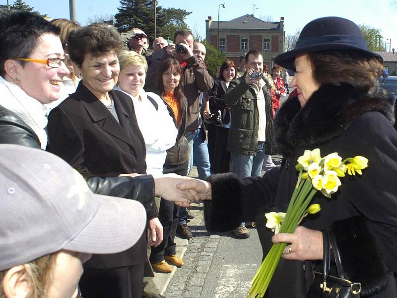 Do Bohumína přijela v neděli dopoledne vládní delegace, která tady přestoupila do aut a vyrazil směr Krakov na státní pohřeb. Byl zde Prezident Václav Klaus s manželkou Lívií, arcibiskup Dominik Duka a premiér Jan Fischer