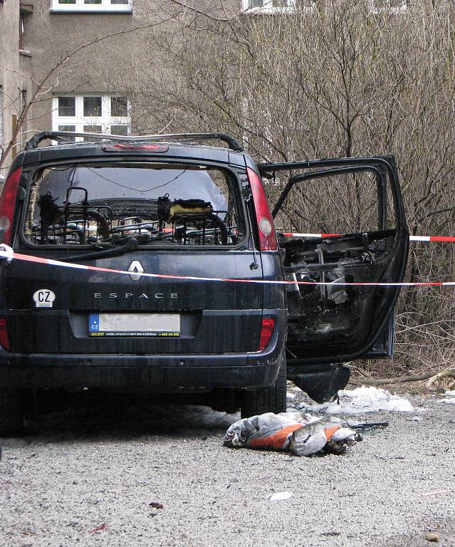 Následky požáru automobilu 