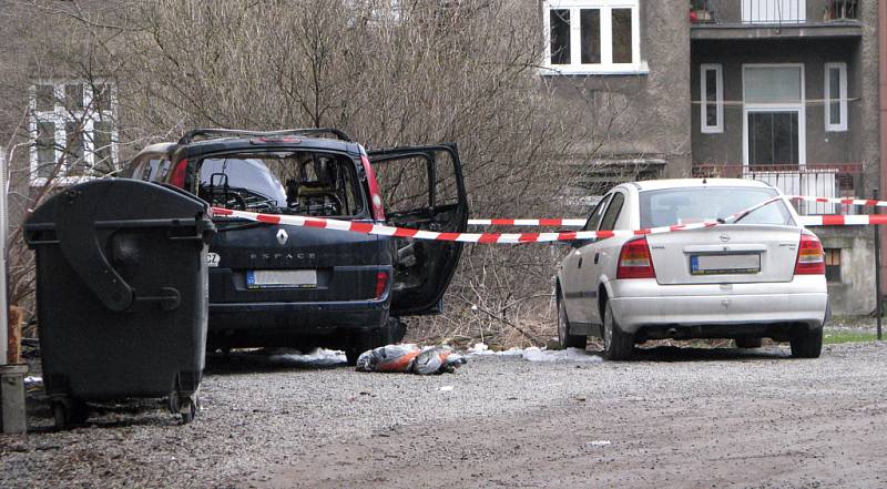 Následky požáru automobilu 