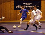 První liga Karvinské futsalové soutěže spěje k play off.