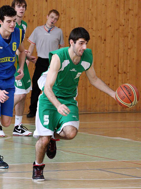 Karvinští junioři (v zeleném) zdolali doma Kyjov i Zlín a zahrají si play off!