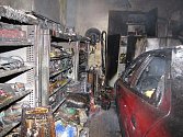 Čtyři jednotky hasičů vyjely v neděli vpodvečer k jednomu rodinnému domku v Petrovicích. V místní části Prstná totiž došlo k požáru garáže. 
