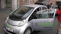 Elektromobily by mohly sloužit k pracovním cestám úředníků