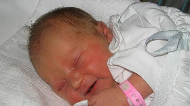 První miminko se narodilo 27. ledna paní Pavle Sebroňové z Dolní Lutyně. Malá Lenička po narození vážila 3360 g a měřila 51 cm.
