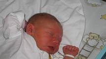 Druhorozená dcerka Laura se narodila 2. července paní Michaele Jurčíkové z Horní Suché. Porodní váha miminka byla 3470 g a míra 47 cm.