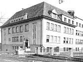 Česká škola v obci Dolní Bludovice kolem roku 1930.