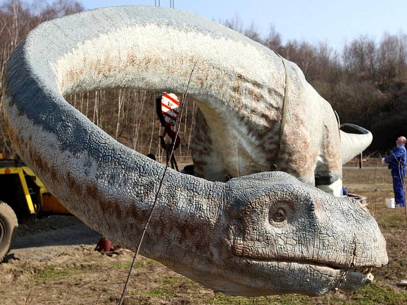 Doubravský Dinopark na Karvinsku má nový přírůstek, obřího Seismosauruse