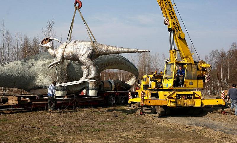 Doubravský Dinopark na Karvinsku má nový přírůstek, obřího Seismosauruse