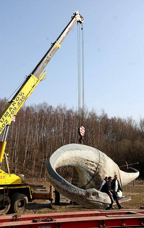 Doubravský Dinopark na Karvinsku má nový přírůstek, obřího Seismosauruse