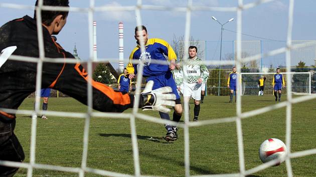 Hráči Dolní Lutyně nezvládají elementární součást fotbalu. Asi budou muset penalty pořádně natrénovat.