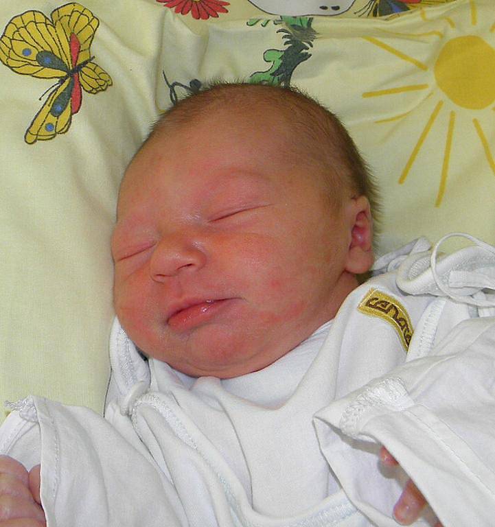 Šimonek Ščerba je první dítě maminky Michaely Farkašové z Orlové. Narodil se 6. dubna a po porodu vážil 3260 g a měřil 50 cm.