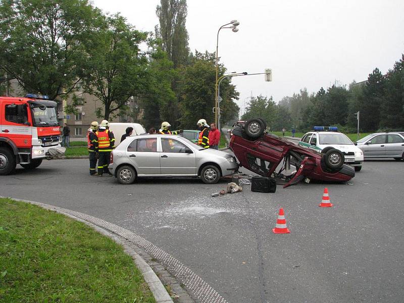 Nehoda na světelné křižovatce u Savely v Havířově