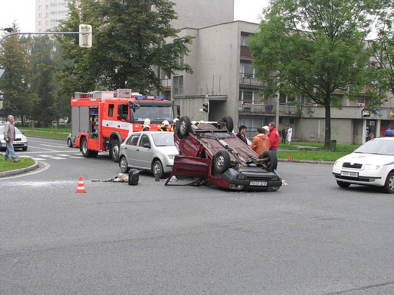 Nehoda na světelné křižovatce u Savely v Havířově